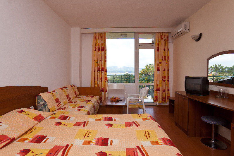 Hotel Perla Plaza Hotel 3*