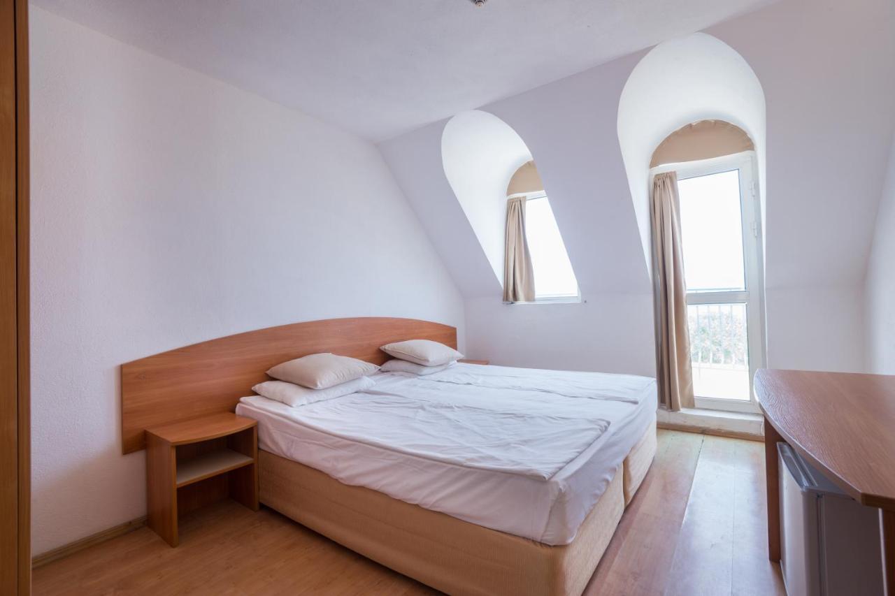 Perla Plaza Hotel 3*