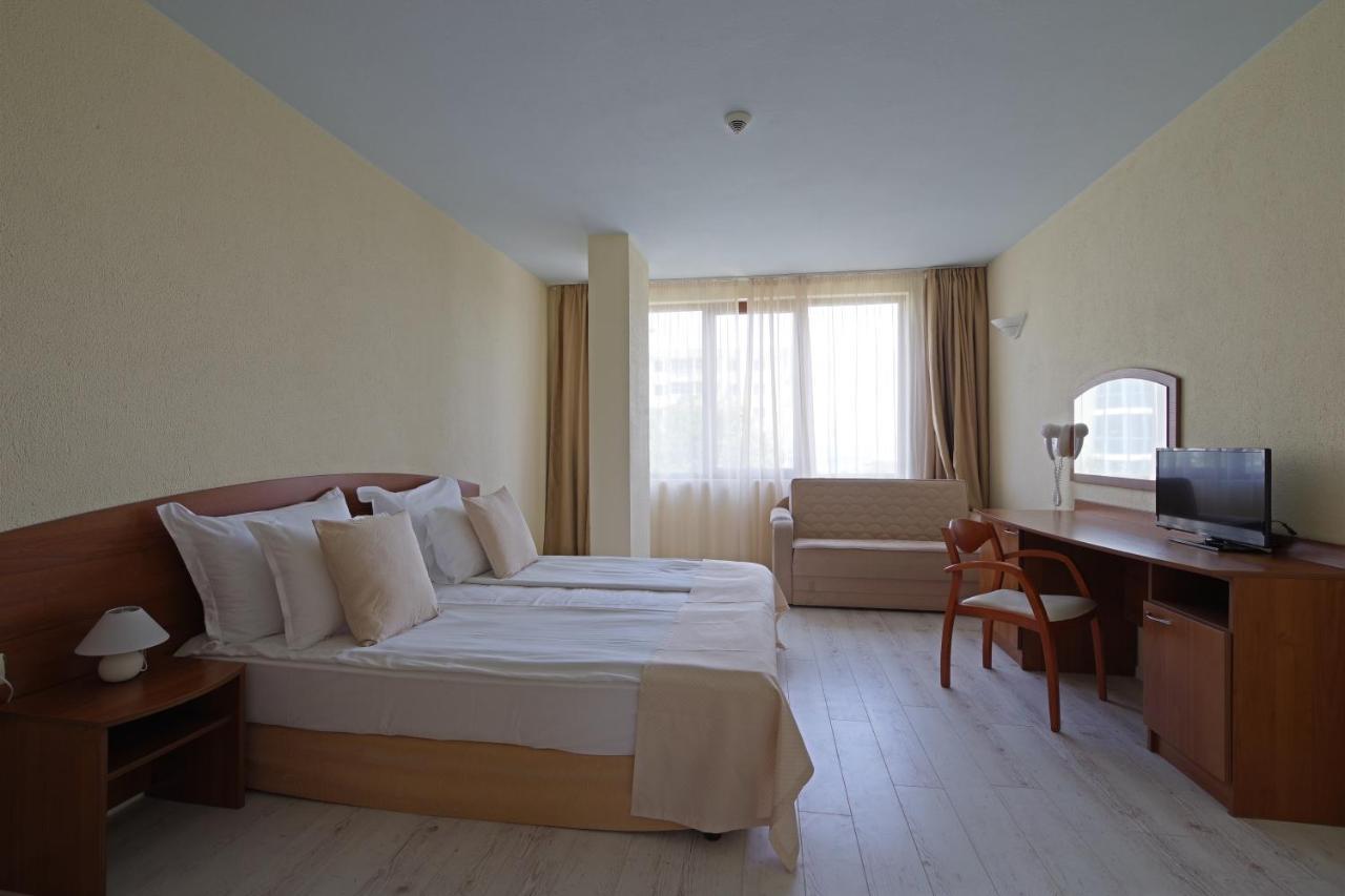 Hotel Perla Plaza Hotel 3*